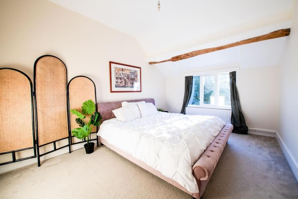 Charming Cottage Getaway In Altrincham Exterior foto